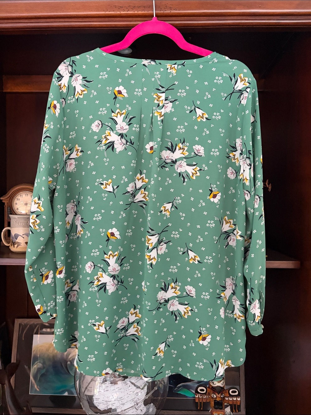 LOFT Green Floral Key Hole Front Blouse - Picture 3 of 3
